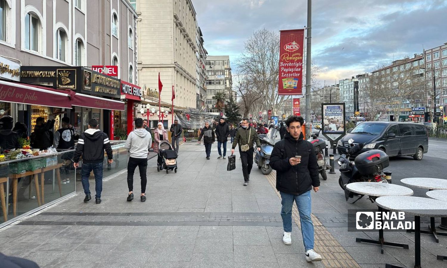 شارع في منطقة "الحسكة" باسطنبول يضم عددًا من المطاعم السورية- 23 من آذار 2023 (عنب بلدي)