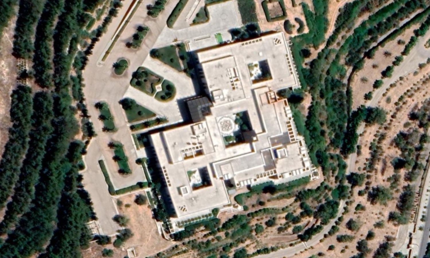 قصر الشعب الرئاسي في العاصمة السورية دمشق (BBC)