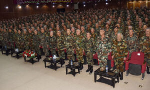 من مراسم تخريج الدورة الـ37 قيادة وأركان في جيش النظام السوري- 6 من كانون الأول 2022 (وزارة الدفاع السورية/ فيس بوك)