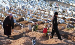 مقبرة جماعية لضحايا الزلزال في ولاية ملاطيا جنوبي تركيا-15 من شباط 2023 (cumhuriyet)