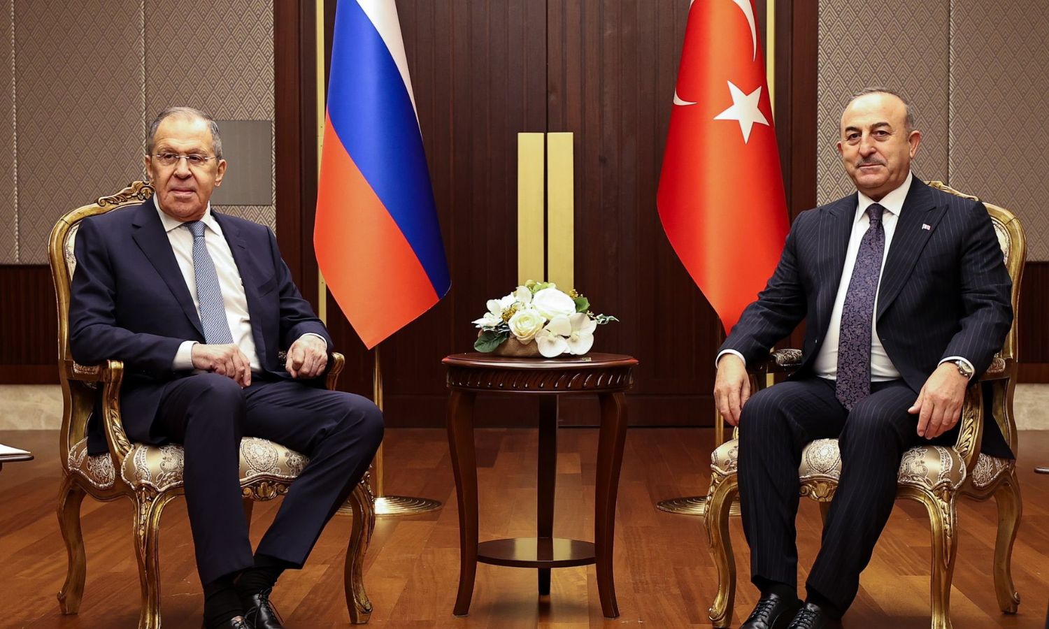 وزير الخارجية الروسي سيرجي لافروف يجري مباحثات مع نظيره التركي مولود جاويش أوغلو في أنقرة- 7 من نيسان 2023 (مولود جاويش أوغلو/ تويتر)