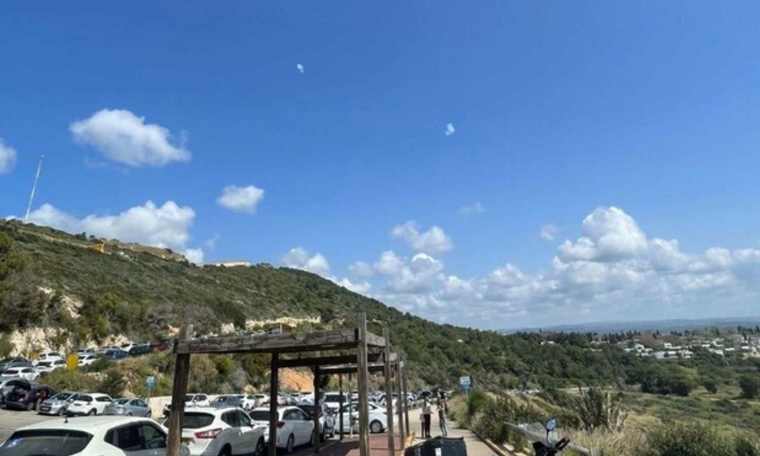 اعتراض صواريخ قادمة من لبنان في سماء الجليل الغربي الفلسطيني- 6 من نيسان 2023 (القناة 12)