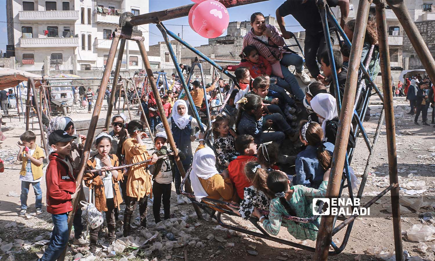 أجواء عيد الفطر في مدينة إدلب - 23 من نيسان 2023 (عنب بلدي/ أنس الخولي)