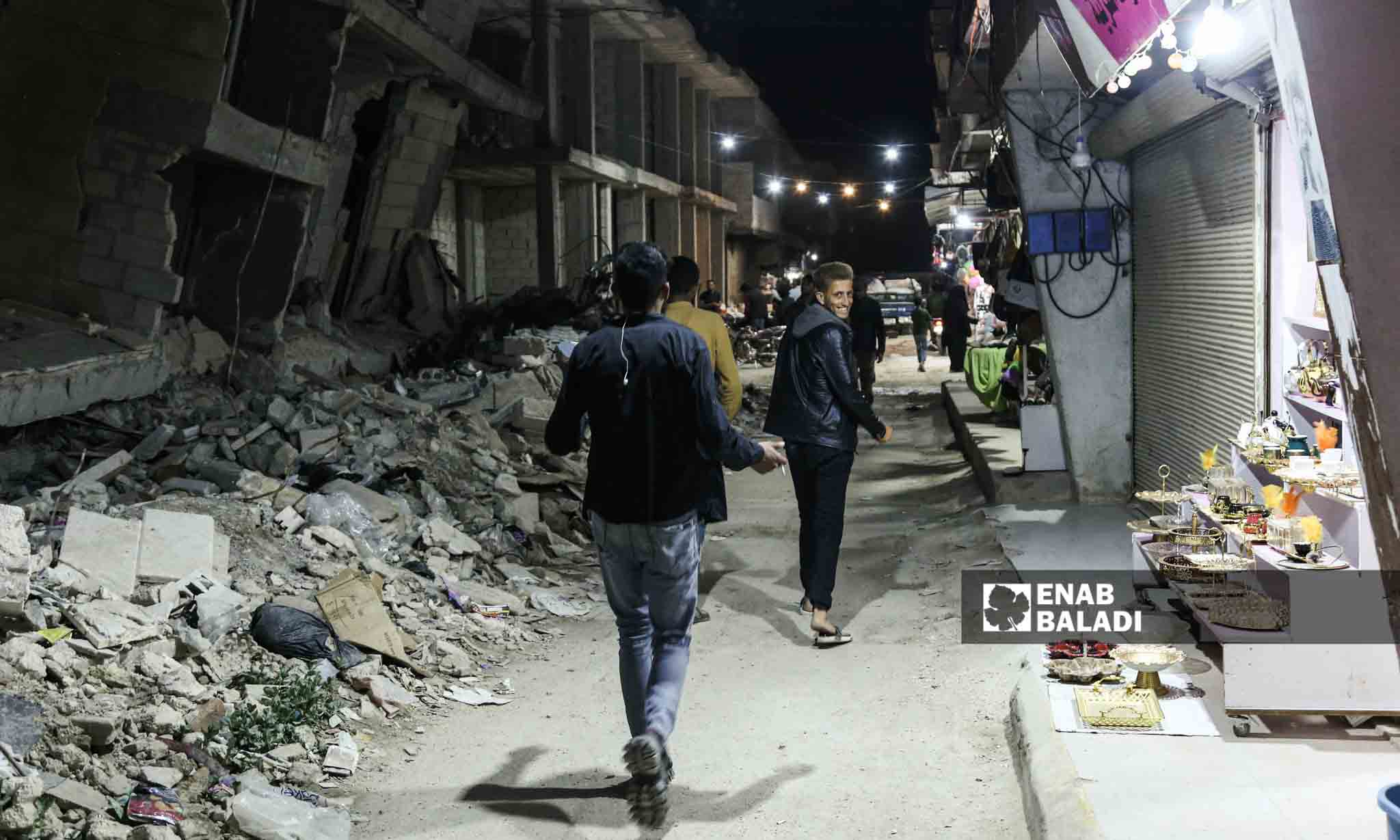 شوارع مدينة جنديرس بريف حلب الشمالي الشرقي في تجهيزات عيد الفطر - 18 من نيسان 2023 (عنب بلدي/ أمير خربطلي )