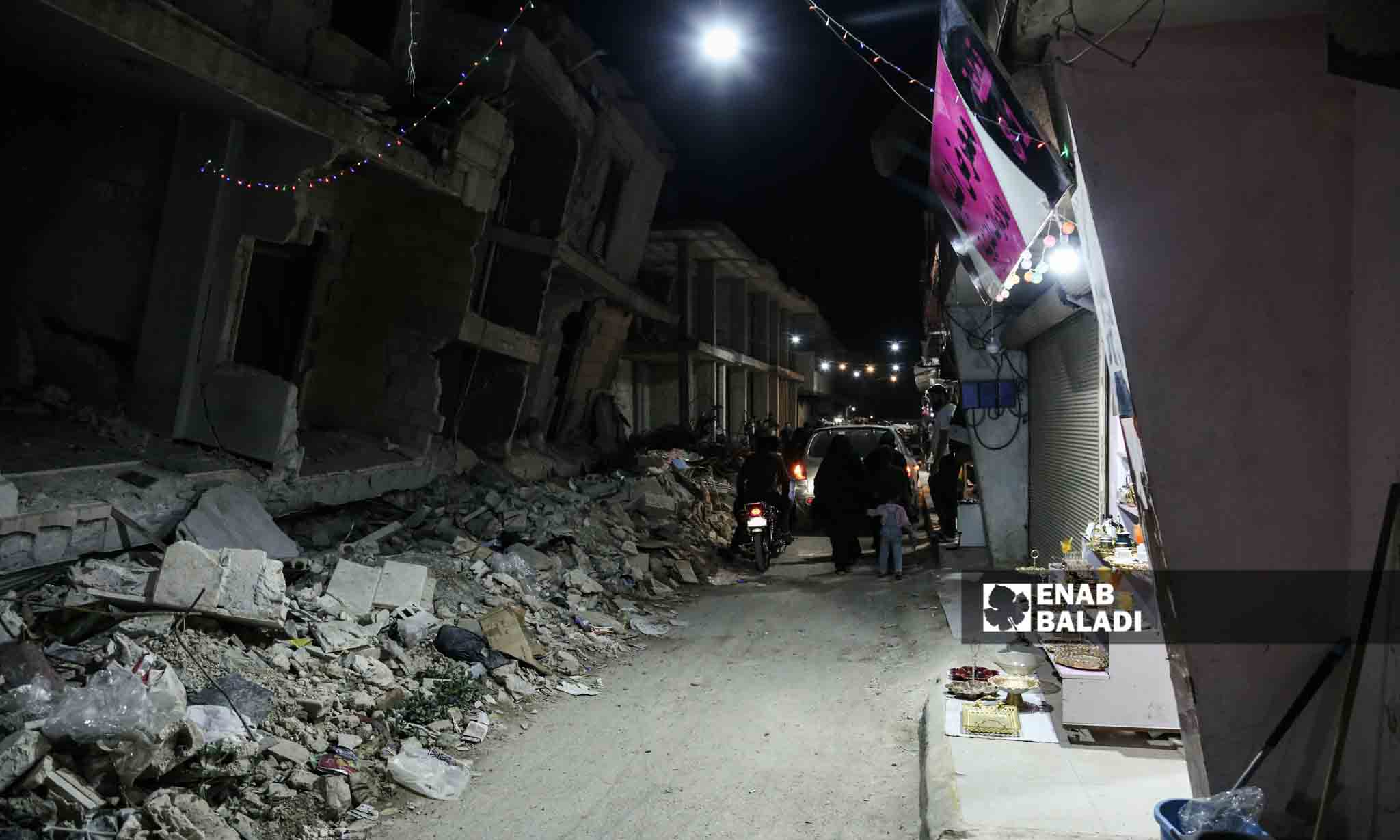 شوارع مدينة جنديرس بريف حلب الشمالي الشرقي في تجهيزات عيد الفطر - 18 من نيسان 2023 (عنب بلدي/ أمير خربطلي )