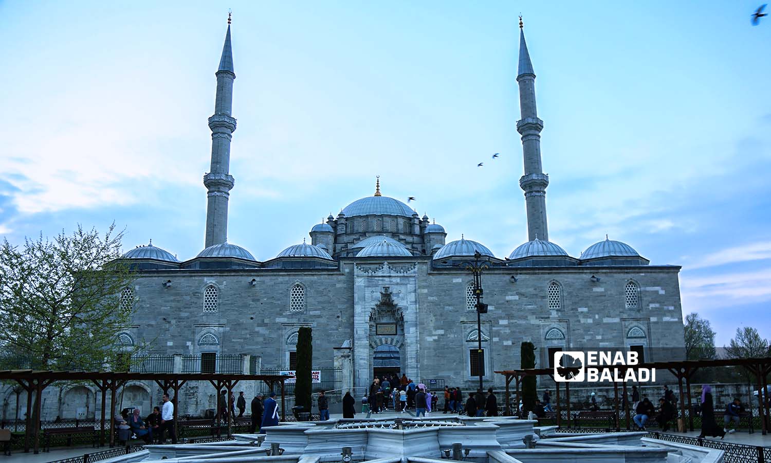 مسجد الفاتح بمدينة اسطنبول - 21 نيسان 2023 (عنب بلدي- يوسف حمّص)