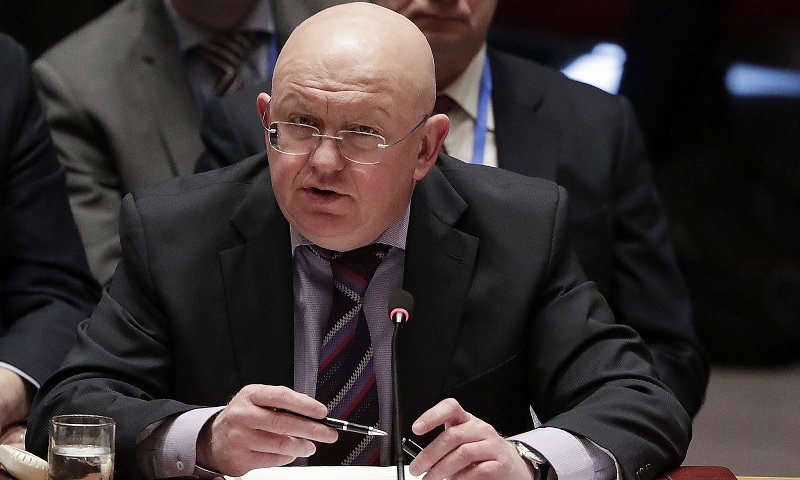 السفير الروسي لدى الأمم المتحدة فاسيلي نيبينزيا خلال اجتماع لمجلس الأمن - 10 نيسان 2018 (اسوشيتد برس / جولي جاكوبسون)