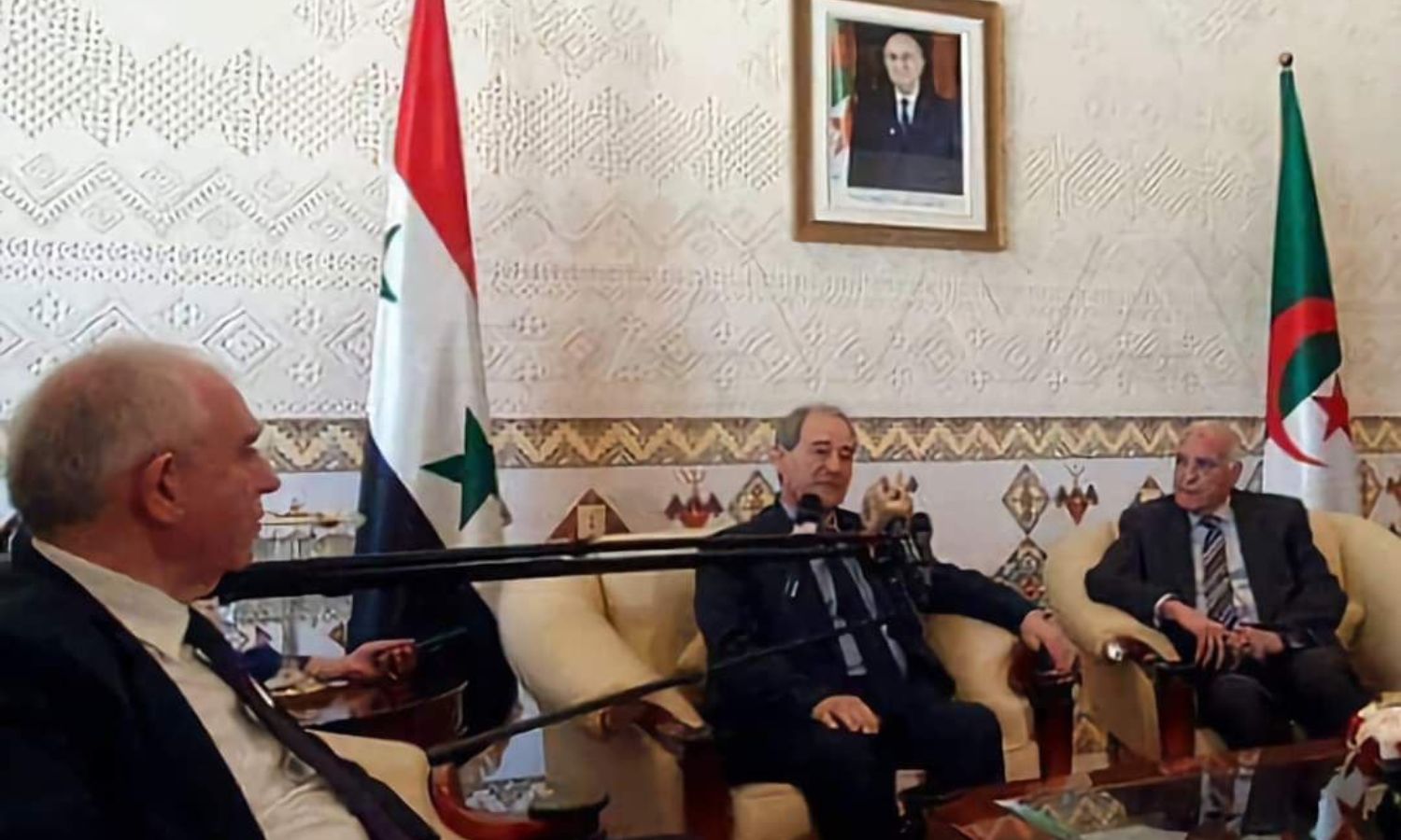 وزير الخارجية الجزائري أحمد عطاف يستقبل وزير الخارجية السوري فيصل المقداد- 15 من نيسان 2023 (سانا)