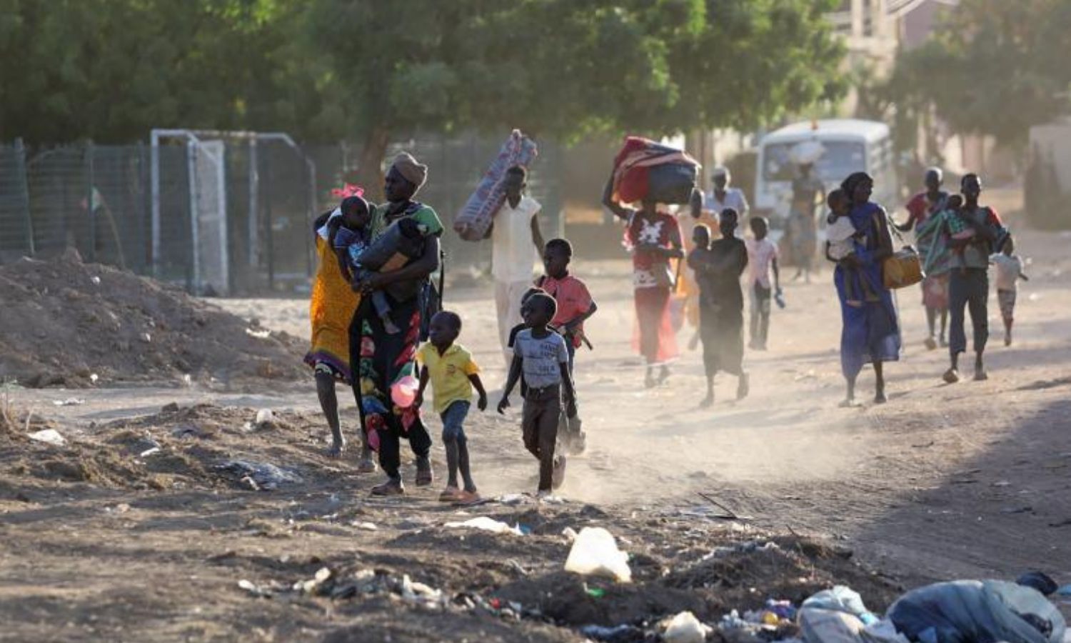 نزوح أطفال مع عائلاتهم من الاشتباكات في العاصمة السودانية الخرطوم 19 من نيسان 2023 (اليونيسف)