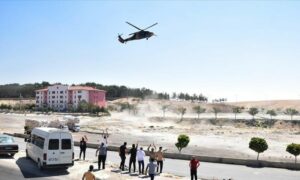 نقل الجنود الأتراك المصابين في هجوم على معبر 