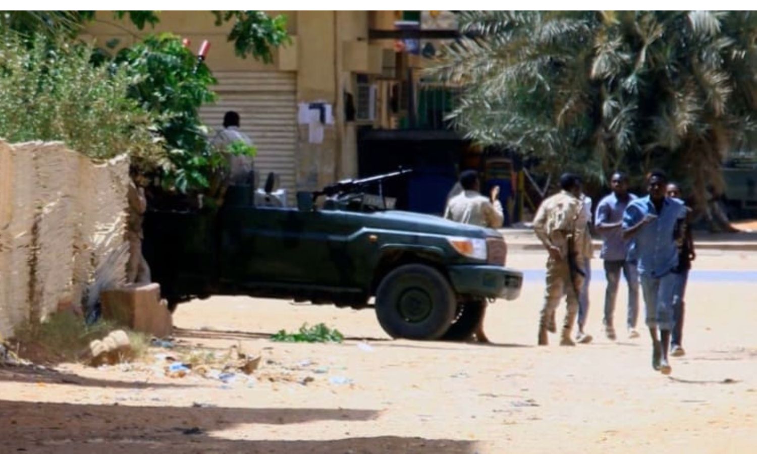 قوات سودانية في شوارع الخرطوم نيسان 2023 (CNN)