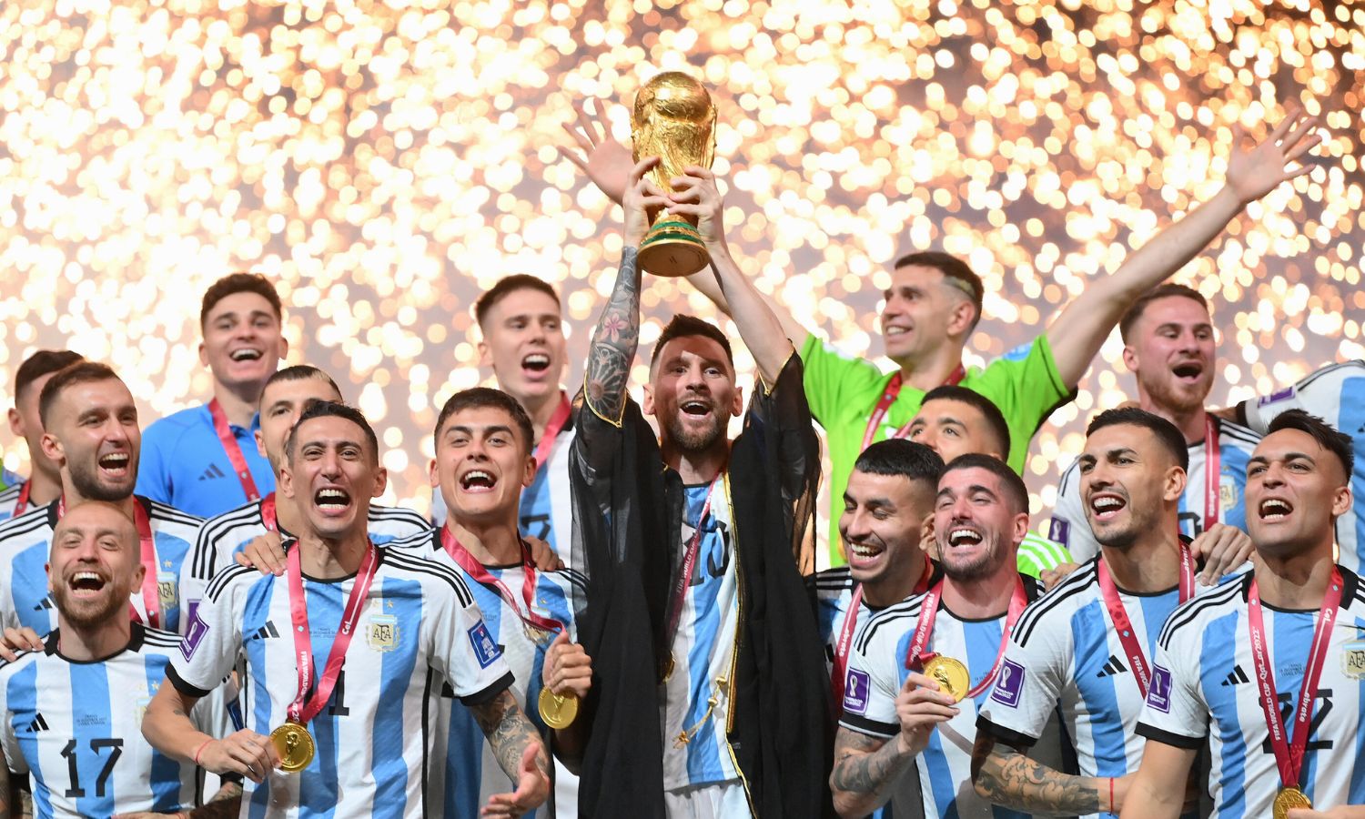 لاعبو المنتخب الأرجنتيني يحتفلون بلقب كأس العالم 2022 في قطر- 19 من كانون الأول 2022 (getty images/ nytimes)
