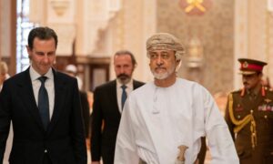 سلطان عمان هيثم بن طارق آل سعيد يستقبل رئيس النظام السوري بشار الأسد في مسقط- 20 من شباط 2023 (سانا)
