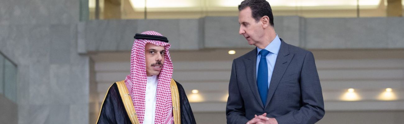 وزير الخارجية السعودي، فيصل بن فرحان، يلتقي رئيس النظام السوري، بشار الأسد، في أول زيارة إلى دمشق منذ عام 2011- 18 من نيسان 2023 (واس)

