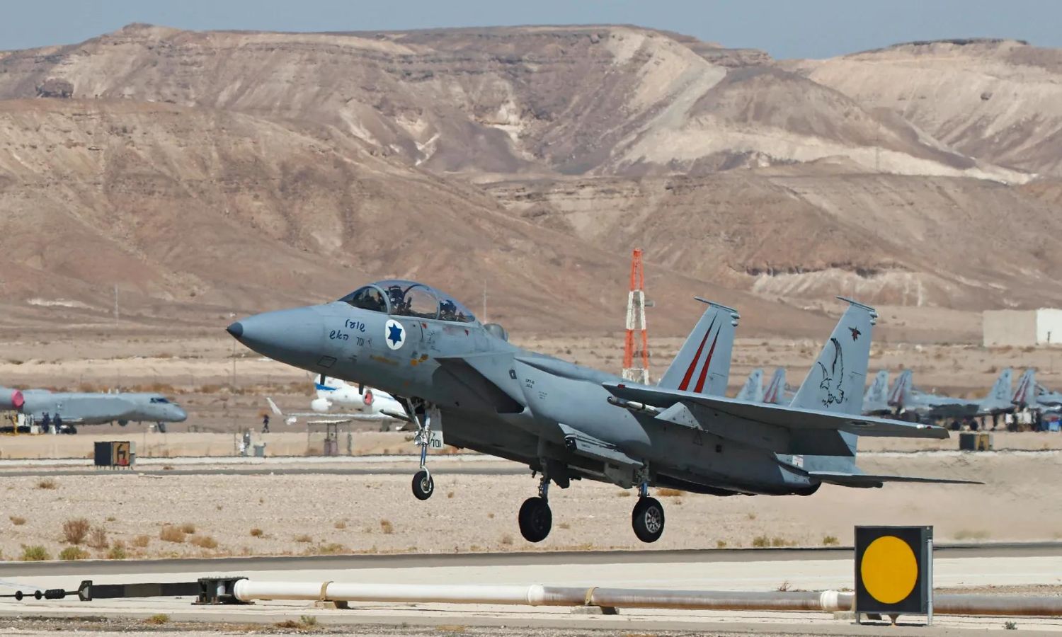 طائرة إسرائيلية من طراز "F15" في مطار "عوفدا"- 24 من تشرين الأول 2021 (AFP/ Getty Images)