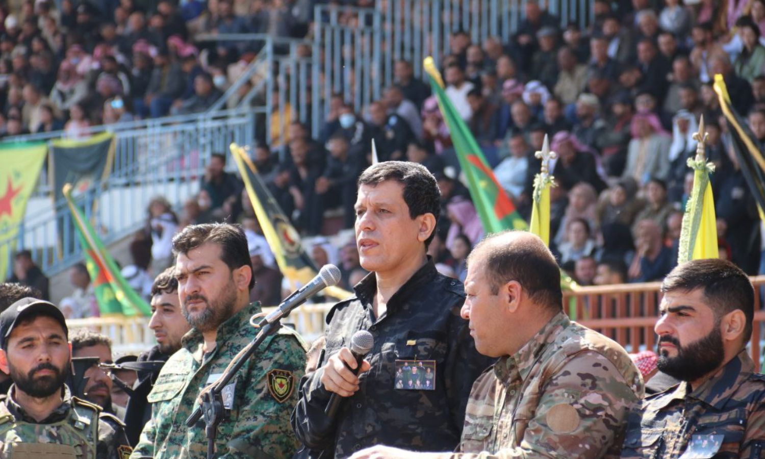 قائد "قوات سوريا الديمقراطية" (قسد) مظلوم عبدي خلال مرايم تشييع مقاتليين في "قسد"- 22 من آذار 2023 (SDF press)