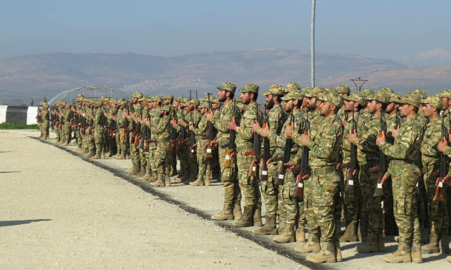 مقاتلون في "الجيش الوطني السوري" المدعوم من تركيا خلال تدريبات عسكرية- 21 من كانون الثاني 2023 (المكتب الإعلامي لوزارة الدفاع)