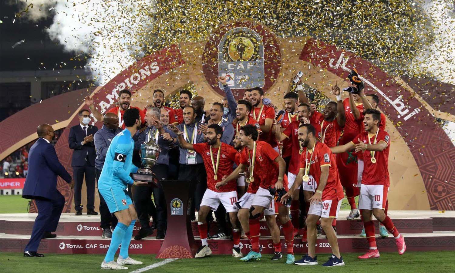 تتويج نادي الاهلي بكاس السوبر المصري في الموسم 2021 (نادي الاهلي)