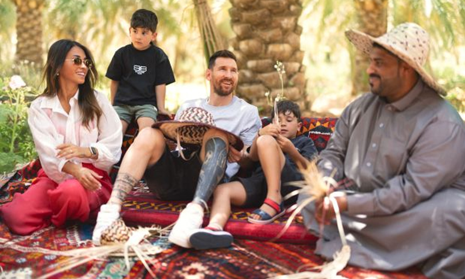 ليونيل ميسي لاعب باريس سان جيرمان وعائلته في السعودية - 1 ايار 2023 (PA Images)