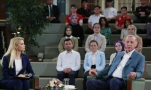الرئيس التركي رجب طيب أردوغان خلال إجابته على أسئلة الشباب في المجمع الرئاسي في أنقرة- 11 من أيار 2023 (الأناضول)