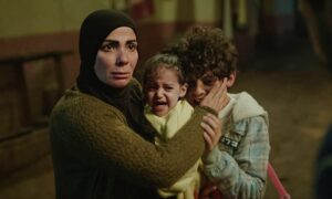 حنان برفقة طفليها في أحد مشاهد مسلسل 