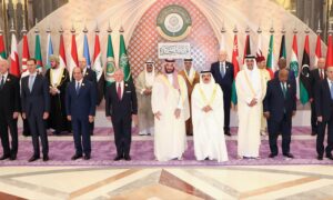 رؤساء الدول العربية وممثلون عن الحكومات قبيل اجتماع القمة العربية في مدينة جدة بالسعودية- 19 من أيار 2023 (رويترز)
