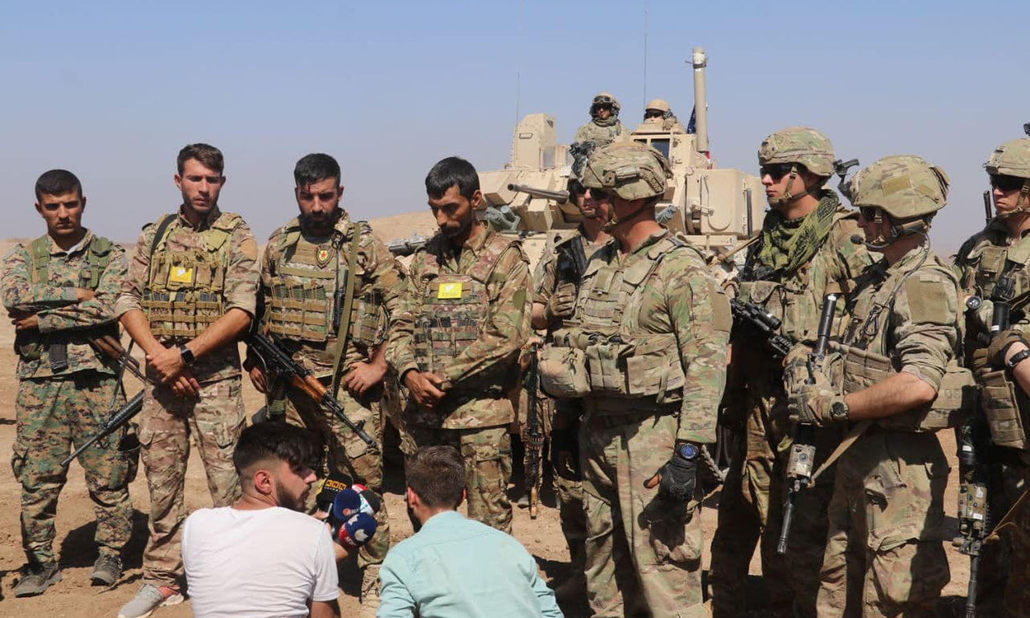 مقاتلون من "قسد" وجنود أمريكان خلال مناورات عسكرية شمال شرقي سوريا- 7 كانون الأول 2022 (SDF)
