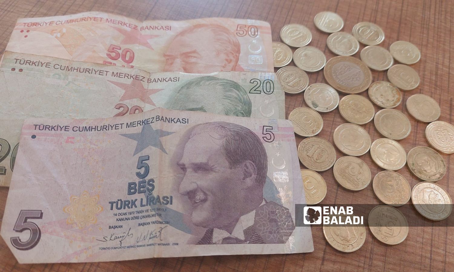 فئات نقدية تركية معدنية وورقية- 25 من أيار 2023 (عنب بلدي/ حسام المحمود)
