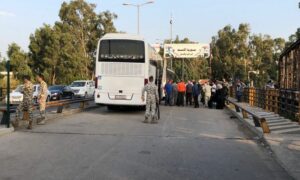 شاحنة قرب الحدود السورية تحمل لاجئين سوريين عادوا من لبنان إلى سوريا تحت ما يسمى “العودة الطوعية”- 26 من تشرين الأول 2022 (النهار)