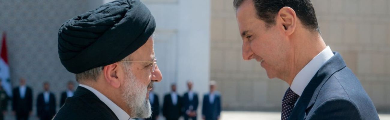 رئيس النظام السوري بشار الأسد يستقبل الرئيس الإيراني إبراهيم رئيسيي في سورايا- 3 من أيار 2023 (رئاسة الجمهورية)