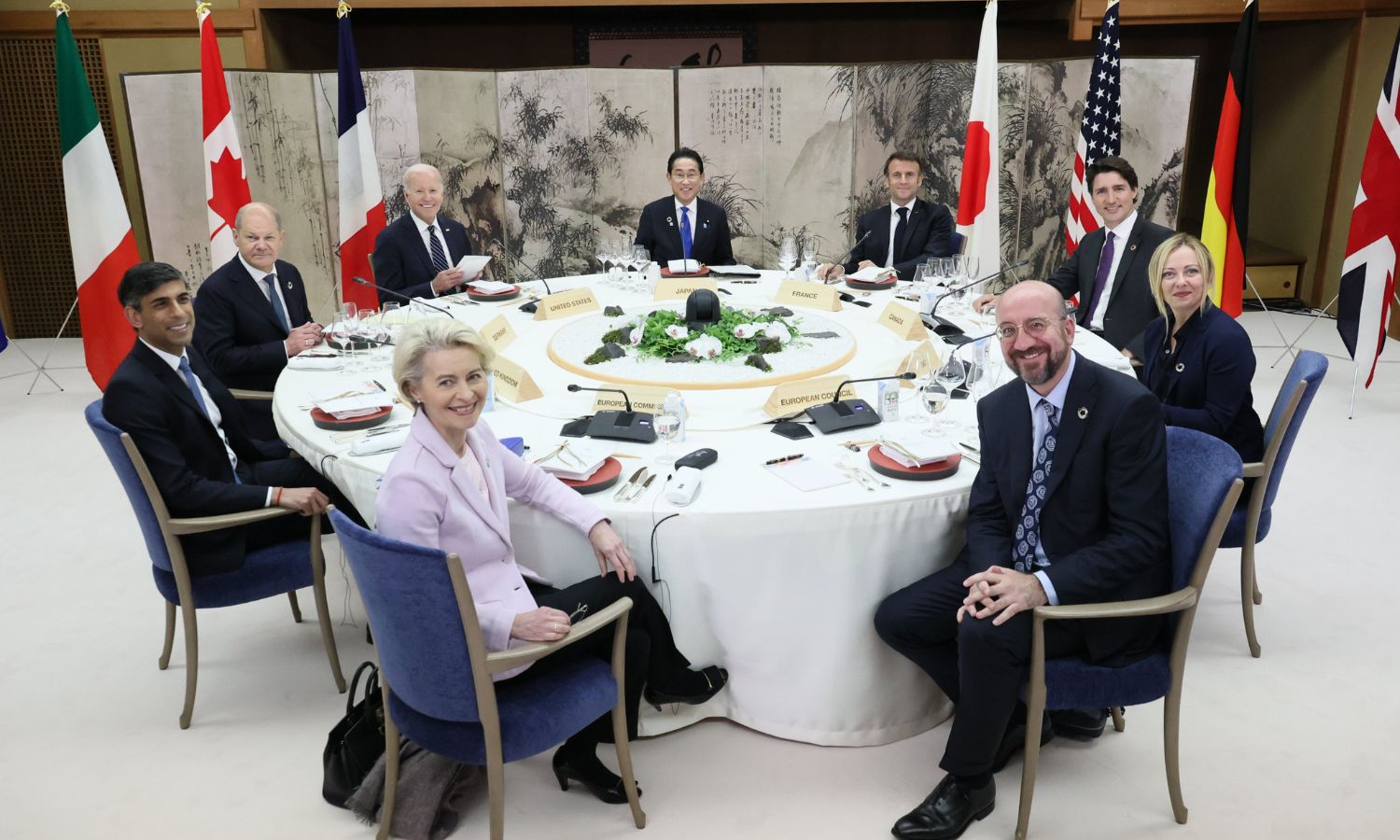 اجتماع قادة مجموعة "الدول السبع" وممثلان عن الاتحاد الأوروبي في مدينة هيروشيما في اليابان - 19 من أيار 2023 (MOFA of Japan)