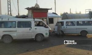وسائل النقل في كراج حمص الشمالي- آب (عنب بلدي/ عروة المنذر)
