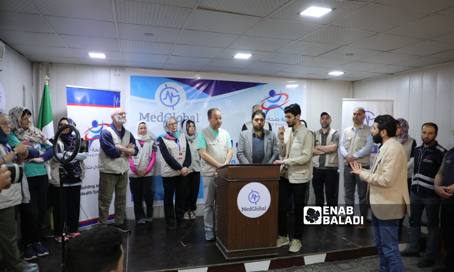 لقاء الفريق الطبي الأجنبي مع أطباء ومسؤولين في مديرية صحة إدلب- 2 من أيار 2023 (عنب بلدي/ أنس الخولي)