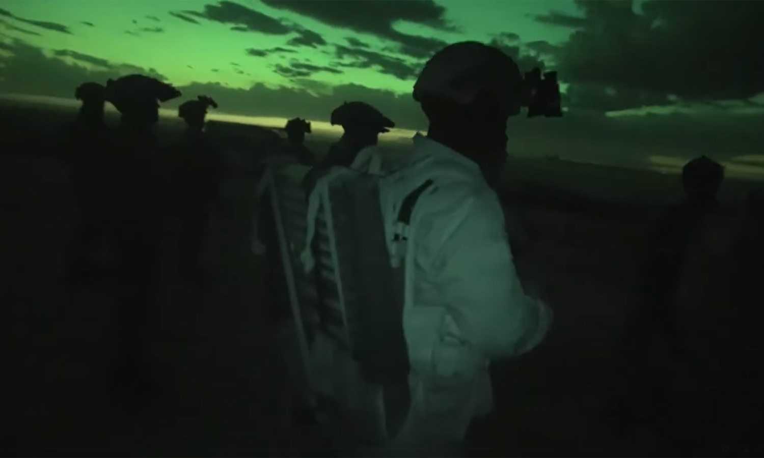 مقاتلون من قوات سوريا الديمقراطية خلال حملة أمنية استهدفت خلايا تنظيم الدولة شمال شرقي سوريا (SDF)