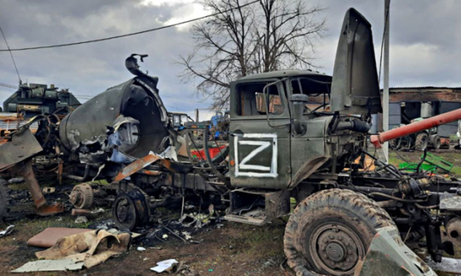 آلية عسكرية روسية مدمرة خلال العملية العسكرية في أوكرانيا- 6 من حزيران 2023 (وكالة الأنباء الأوكرانية)