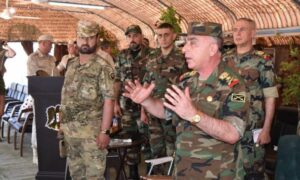 رئيس هيئة الأركان العامة في قوات النظام السوري، عبد الكريم محمود إبراهيم، وقائد الفرقة 