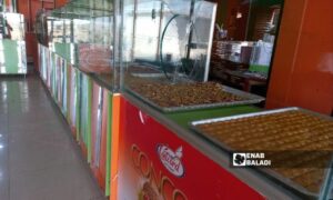 محل لبيع الحلويات في درعا- 19 حزيران 2023 (عنب بلدي/ حليم محمد)