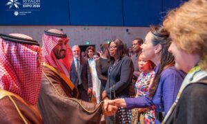 محمد بن سلمان وأعضاء المكتب الدولي للمعارض قبل جولة افتراضية لتنظيم الرياض لـ