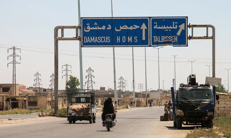 تقع مدينة تلبيسة شمالي حمص على أوتوتوستراد دمشق الدولي الذي يربط العاصمة بوسط وشمال سوريا- 3 من آب 2017 (AFP)
