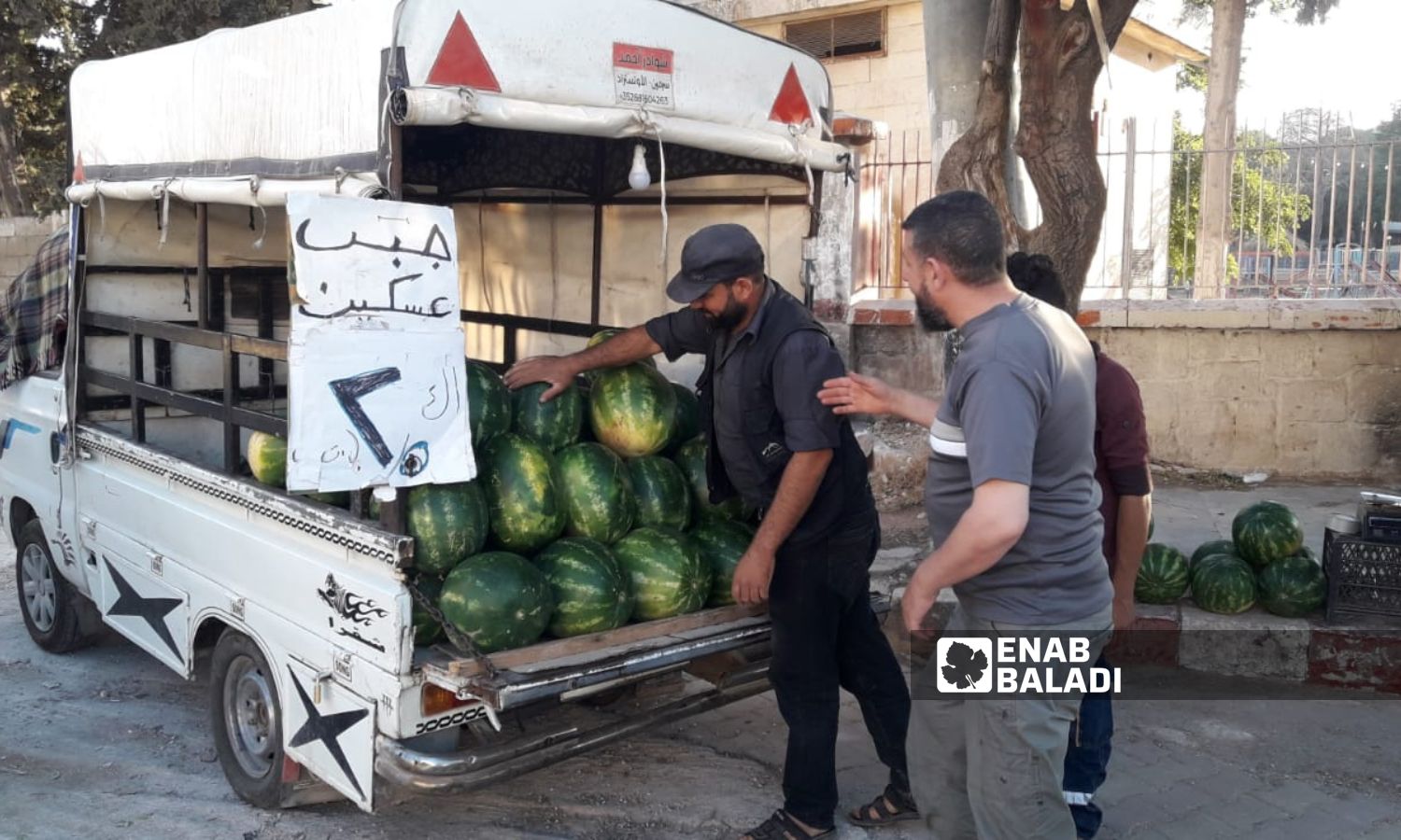 البطيخ فاكهة تحل مكان حلويات العيد في إدلب- 27 من حزيران 2023 (عنب بلدي/ أنس الخولي)