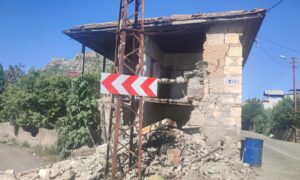 أضرار زلزال ضرب ولاية أضنة التركية- 25 من تموز 2023 (الأناضول)