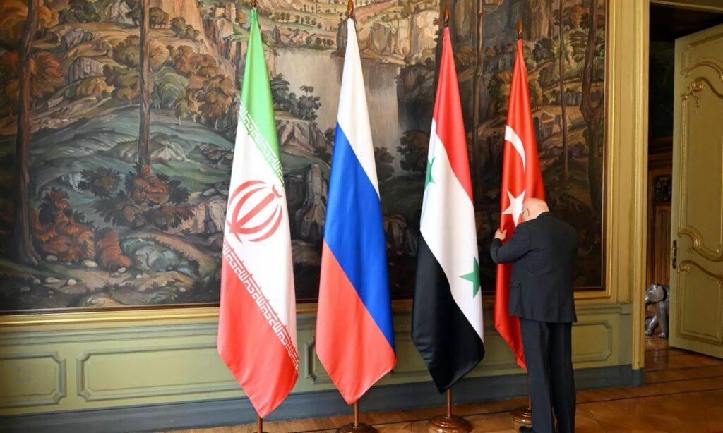 أعلام أطراف "الرباعية" قبل لقاء وزراء الخارجية- 10 من أيار 2023 (ريا نوفوستي)