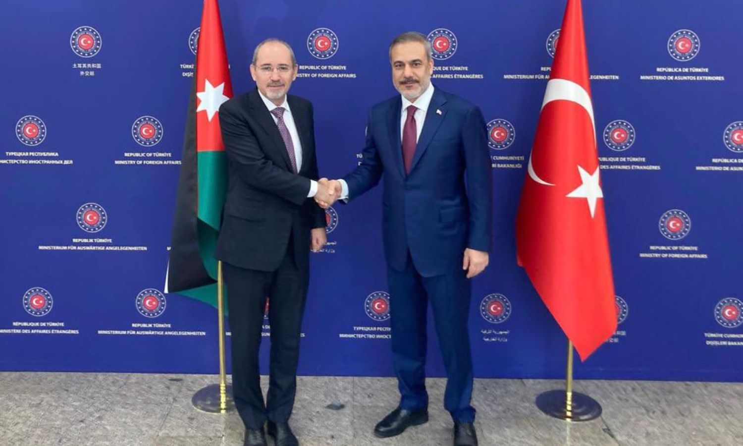 وزير الخارجية الأردني أيمن الصفدي يلتقي نظيره التركي هاكان فيدان في أنقرة- 4 من تموز 2023 (الخارجية الأردنية)