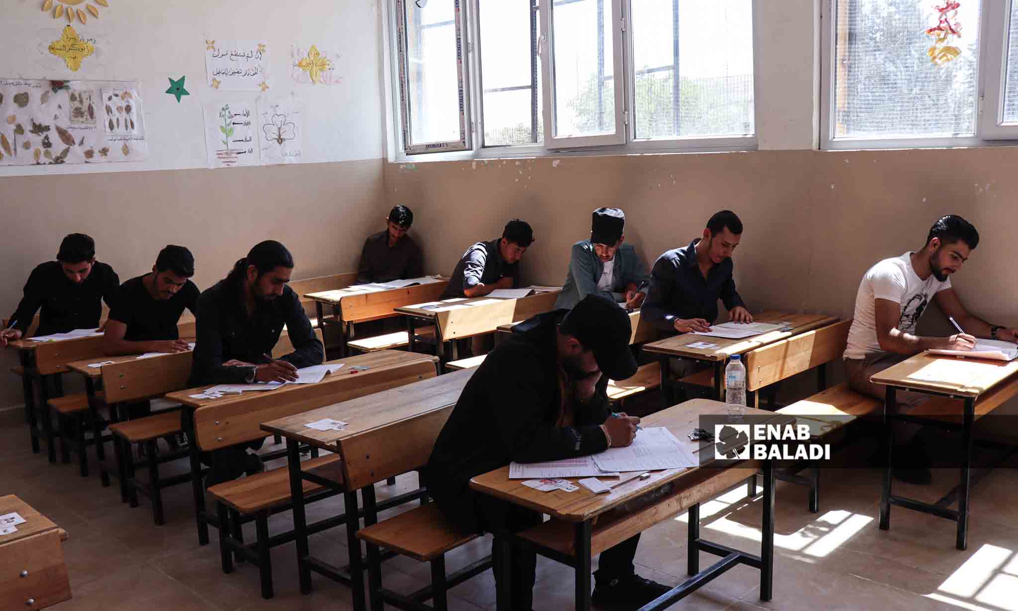 قاعة امتحانات لطلاب الثانوية لعام 2023 في مدينة رأس العين - 5 من تموز 2023 (عنب بلدي/ حسين شعبو) 