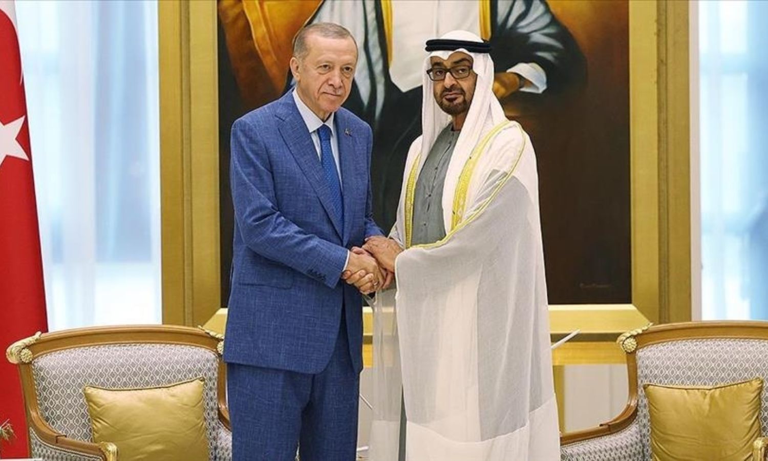 الرئيس التركي رجب طيب أردوغان،و نظيره الإماراتي الشيخ محمد بن زايد خلال لقاء مغلق في قصر العاصمة أبو ظبي 19 من تموز- (الأناضول)