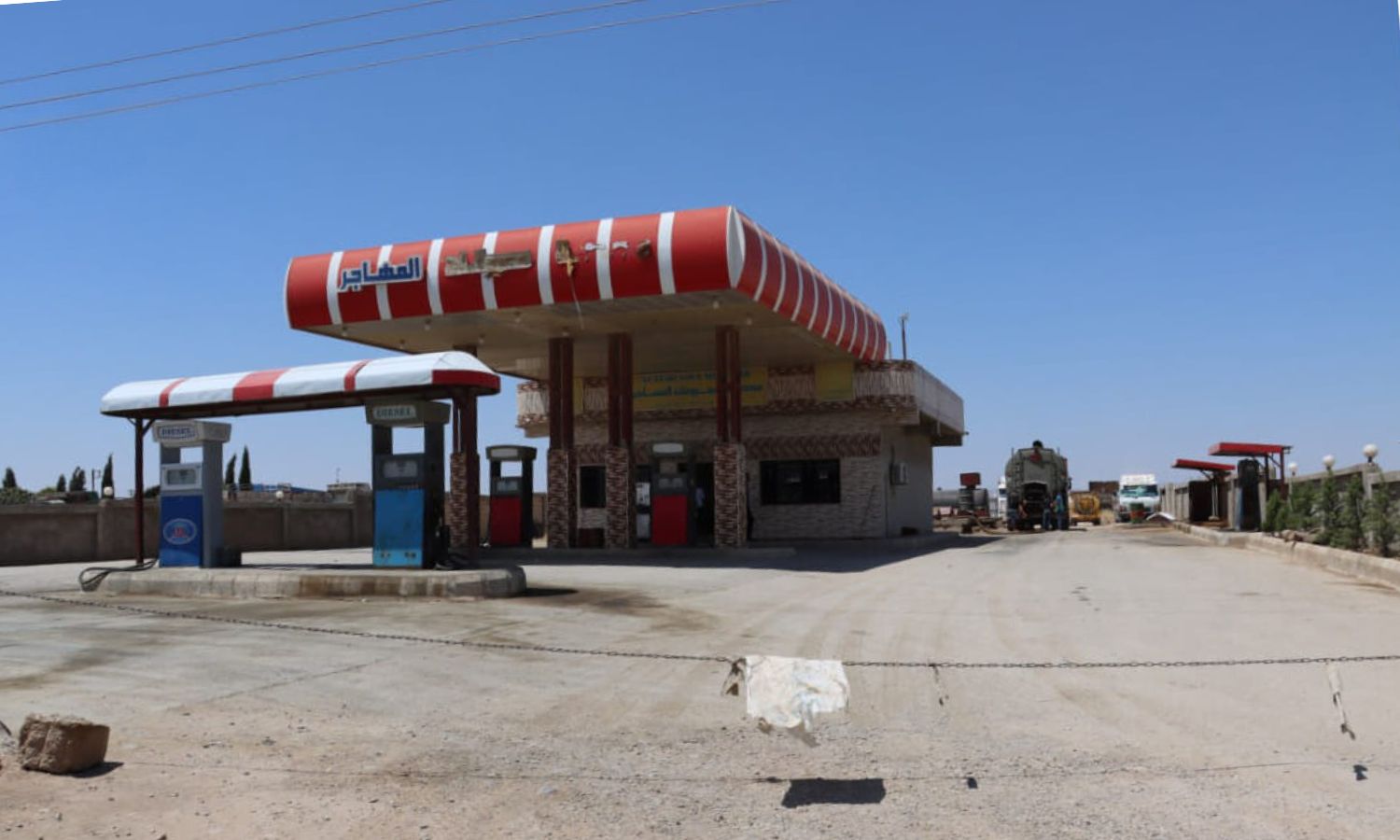 توقفت محطات الوقود عن العمل في مدينة القامشلي ريثما تجري عمليات جرد، وتحديد للتسعيرة الجديدة- 16 من تموز 2023 (وكالة نودم روجافا/ رولا زكريا)