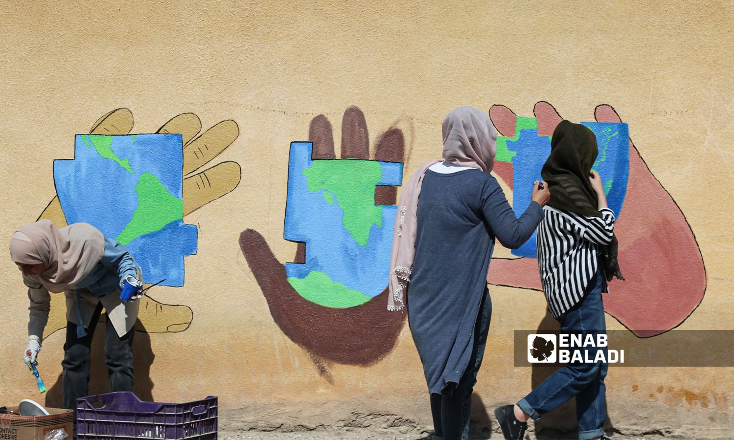 الرسومات الجدارية إحدى أدوات التغيير في عفرين 11 تموز 2023 (عبد الكريم الثلجي/ عنب بلدي)