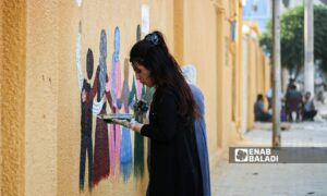 رسومات جدارية في عفرين تهدف لترميم المسافات بين العرب والكرد 11 تموز 2023  (عبد الكريم الثلجي/ عنب بلدي)