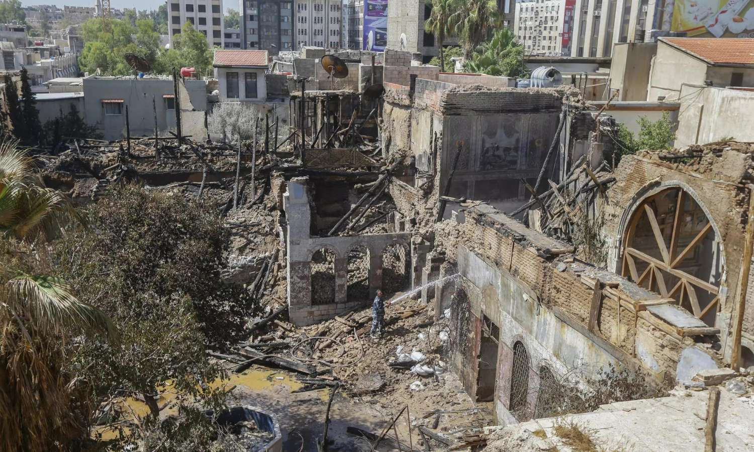 انهار منزل أمير الحج الدمشقي السابق عبد الرحمن باشا اليوسف بشكل كامل 18 من تموز 2023 (AFP)