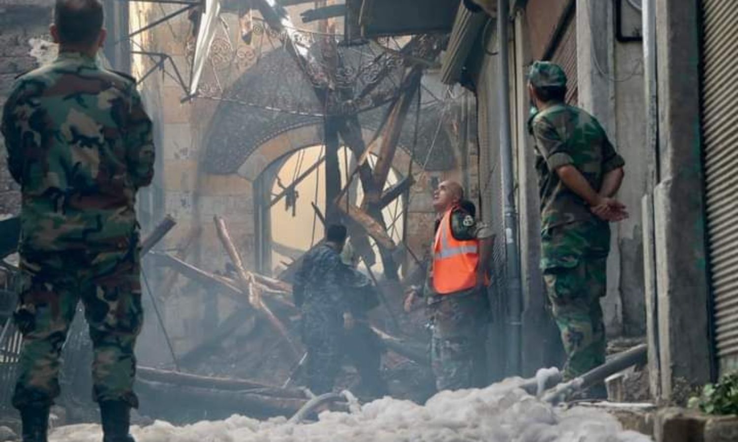 أضرار كبيرة خلفها الحريق وسط دمشق 16 من تموز 2023 (نينار إف إم)